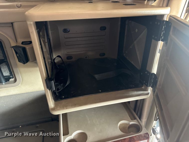 image for item DW3381 2007 International 9900ix Semi Truck