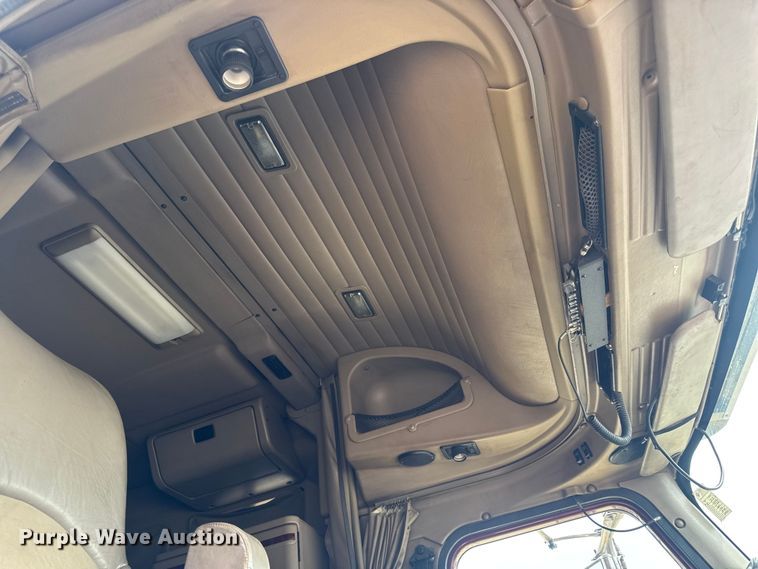 image for item DW3381 2007 International 9900ix Semi Truck