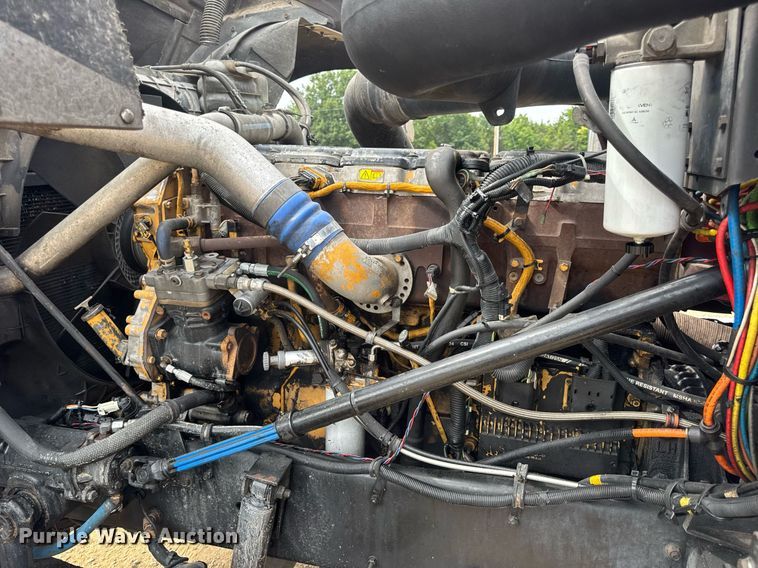 image for item DW3381 2007 International 9900ix Semi Truck