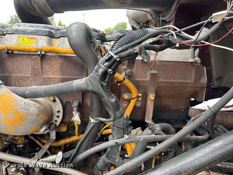 image for item DW3381 2007 International 9900ix Semi Truck