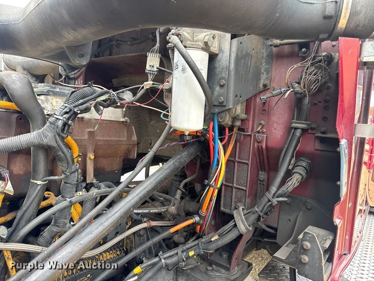 image for item DW3381 2007 International 9900ix Semi Truck