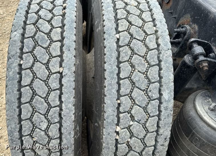 image for item DW3381 2007 International 9900ix Semi Truck