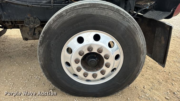 image for item DW3381 2007 International 9900ix Semi Truck