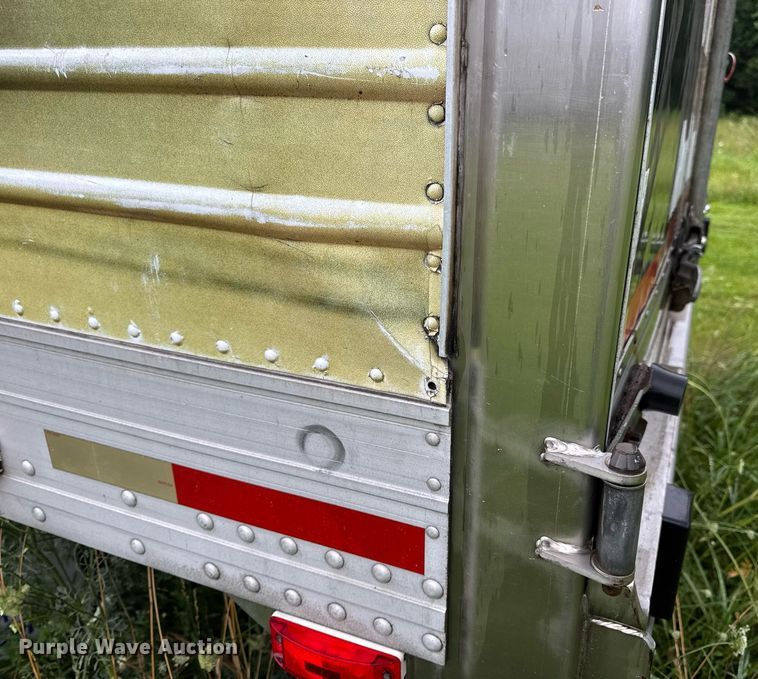 image for item DW3386 1999 Utility  VS2R refrigerated van trailer