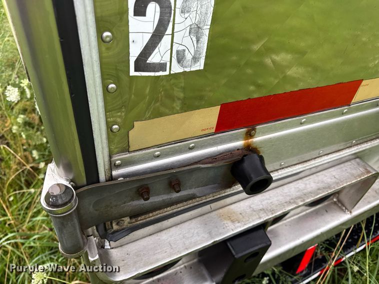 image for item DW3386 1999 Utility  VS2R refrigerated van trailer