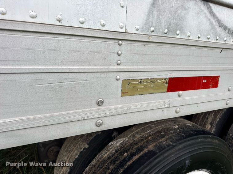 image for item DW3386 1999 Utility  VS2R refrigerated van trailer