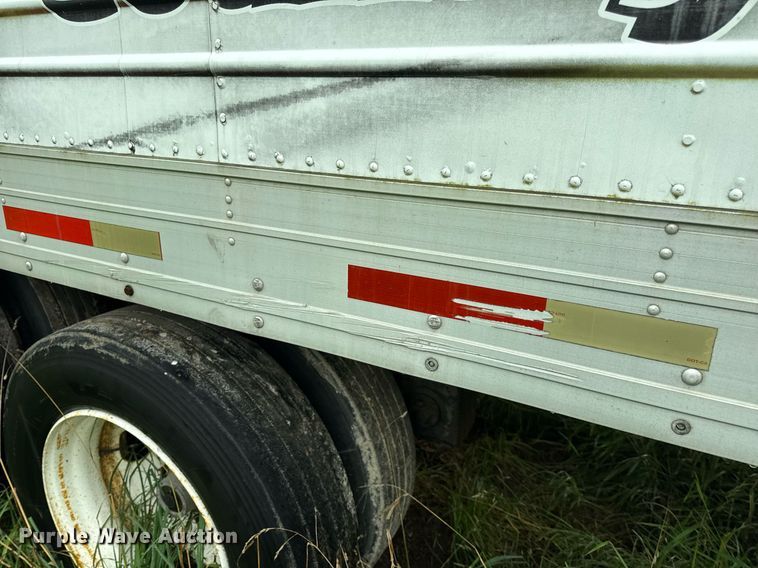 image for item DW3386 1999 Utility  VS2R refrigerated van trailer