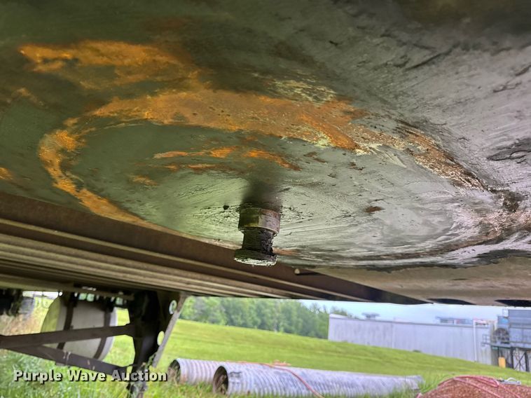 image for item DW3386 1999 Utility  VS2R refrigerated van trailer