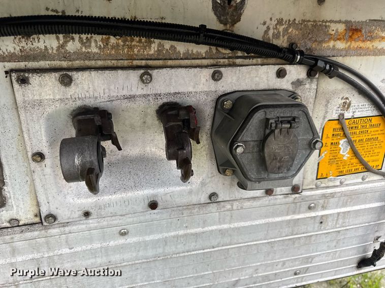 image for item DW3386 1999 Utility  VS2R refrigerated van trailer