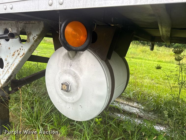 image for item DW3386 1999 Utility  VS2R refrigerated van trailer