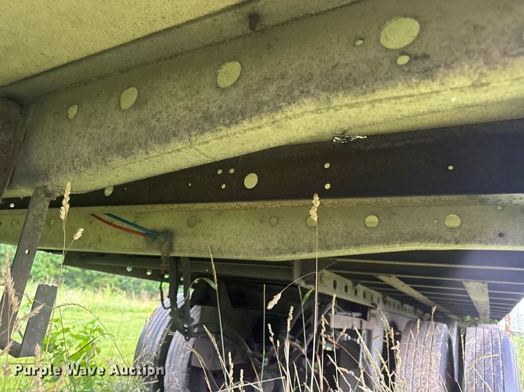 image for item DW3386 1999 Utility  VS2R refrigerated van trailer