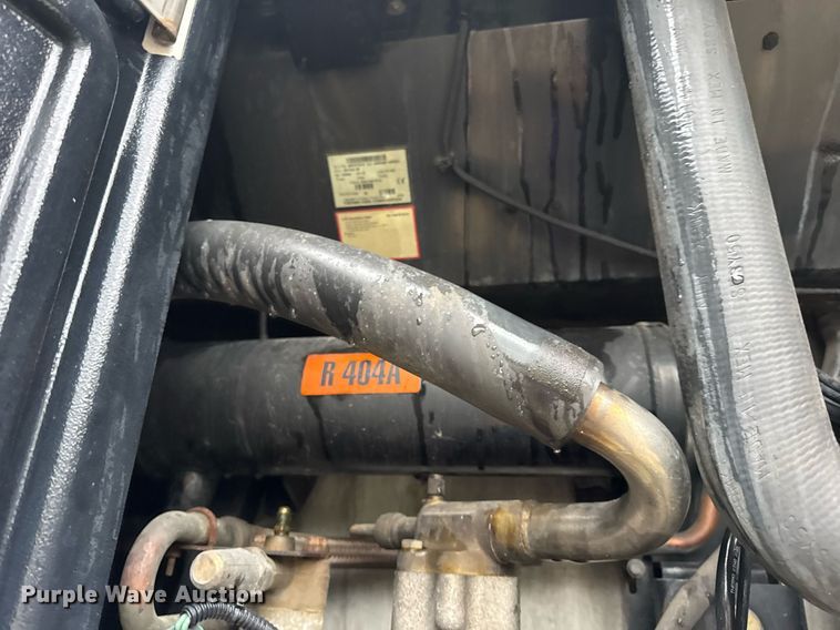 image for item DW3386 1999 Utility  VS2R refrigerated van trailer