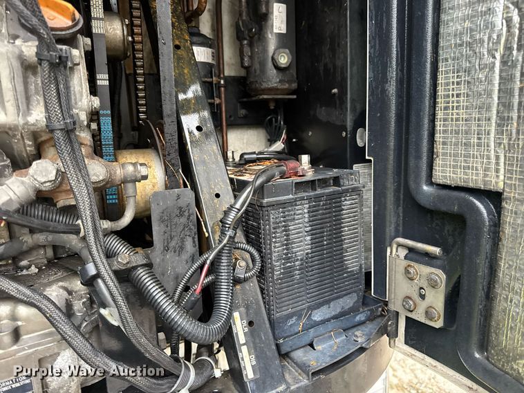 image for item DW3386 1999 Utility  VS2R refrigerated van trailer