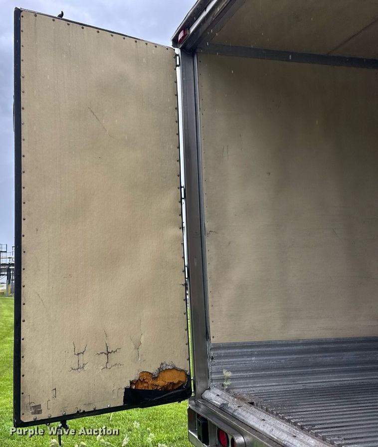 image for item DW3386 1999 Utility  VS2R refrigerated van trailer