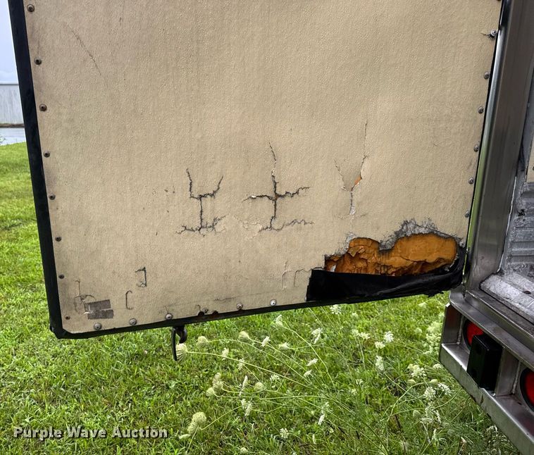 image for item DW3386 1999 Utility  VS2R refrigerated van trailer