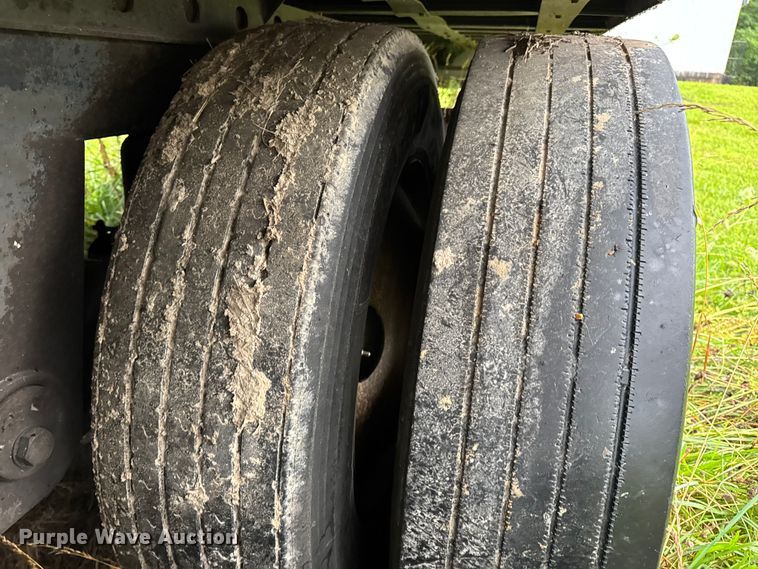 image for item DW3386 1999 Utility  VS2R refrigerated van trailer