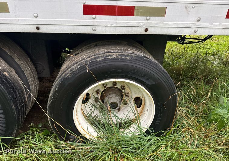 image for item DW3386 1999 Utility  VS2R refrigerated van trailer