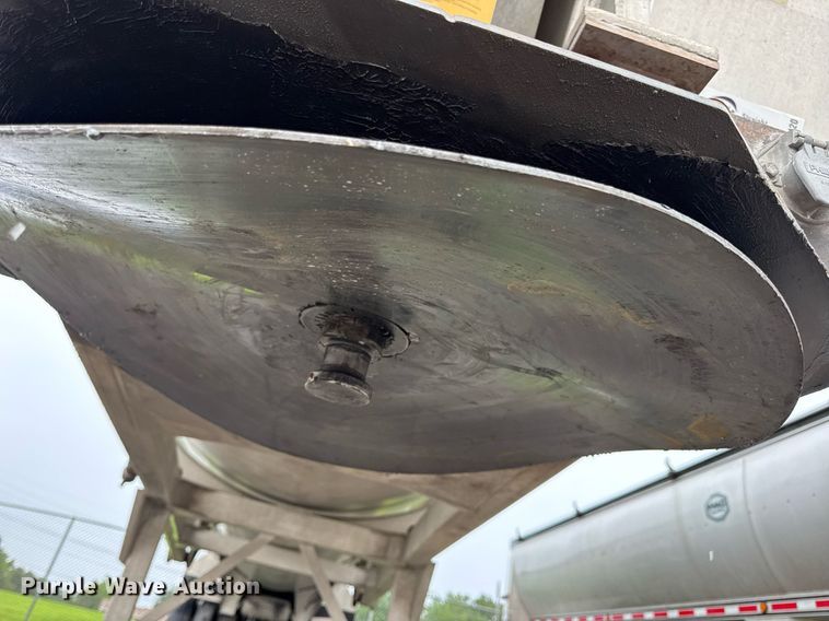 image for item DW3420 2013 Travis end dump trailer