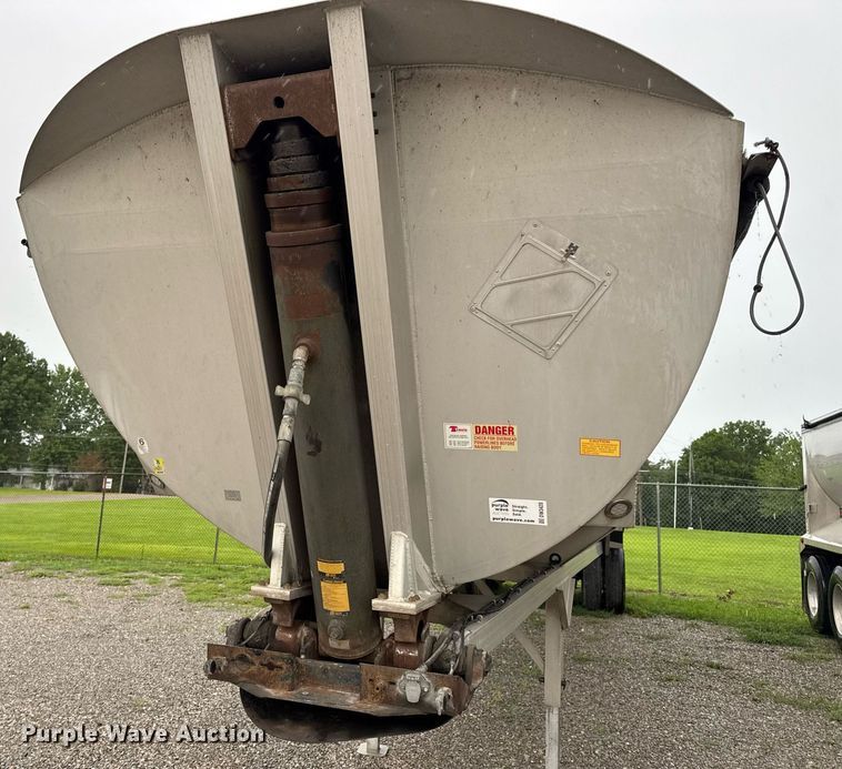 image for item DW3420 2013 Travis end dump trailer