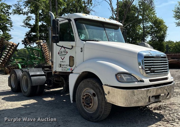 image for item DW7104 2006 Freightliner Columbia semi truck