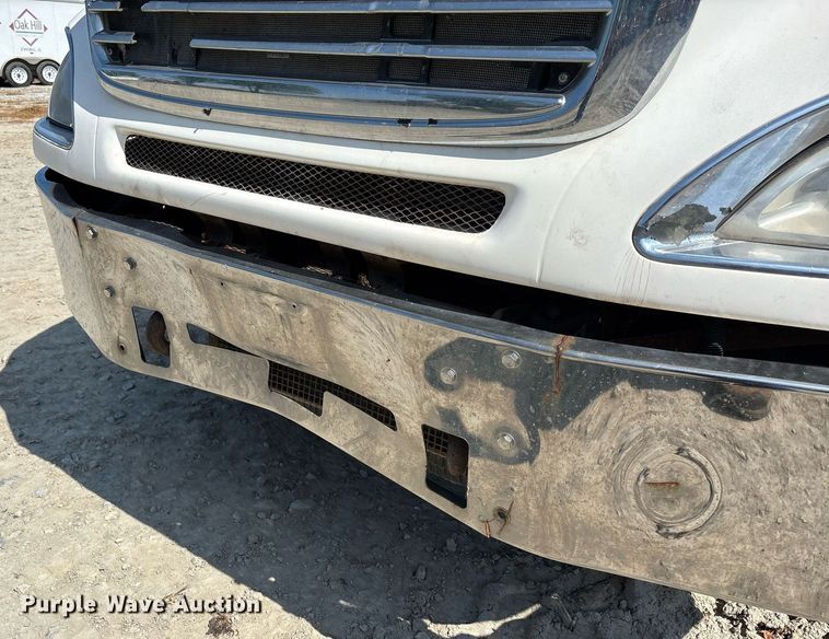 image for item DW7104 2006 Freightliner Columbia semi truck