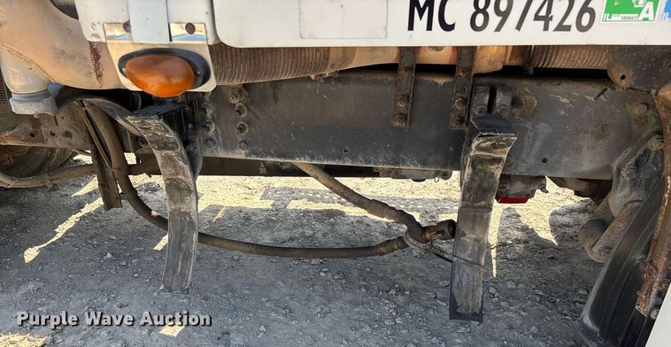 image for item DW7104 2006 Freightliner Columbia semi truck