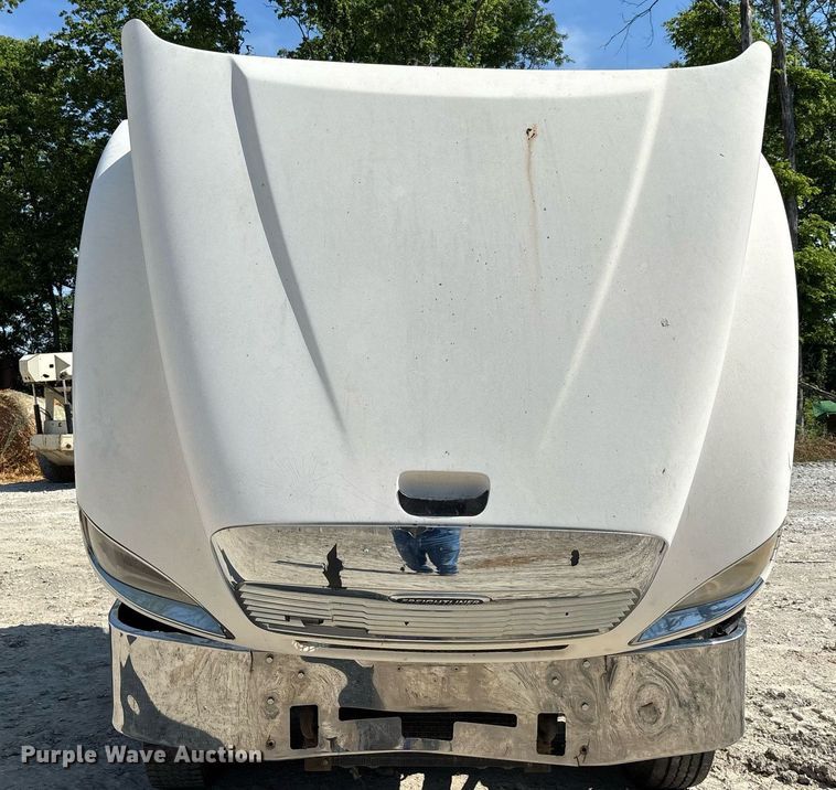 image for item DW7104 2006 Freightliner Columbia semi truck