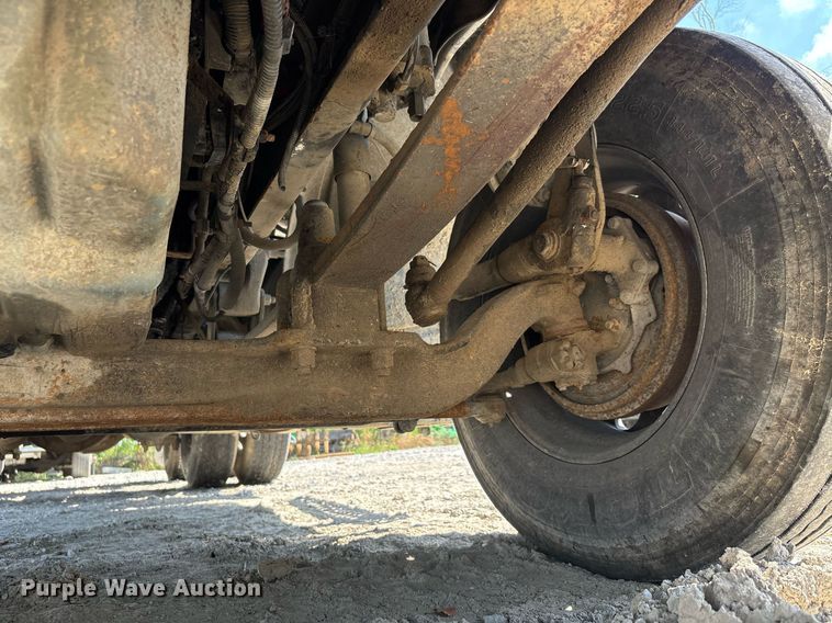 image for item DW7104 2006 Freightliner Columbia semi truck