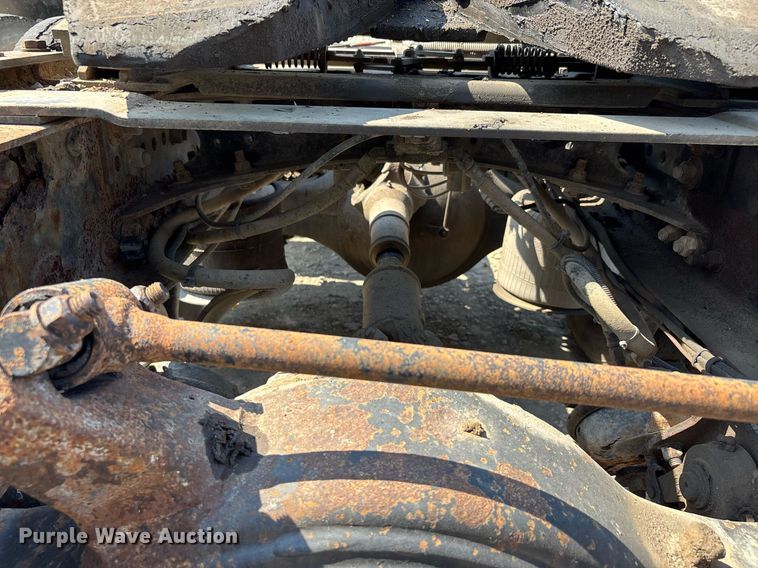 image for item DW7104 2006 Freightliner Columbia semi truck