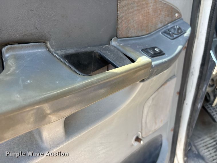 image for item DW7104 2006 Freightliner Columbia semi truck