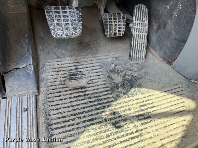 image for item DW7104 2006 Freightliner Columbia semi truck