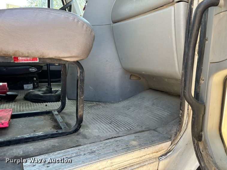 image for item DW7104 2006 Freightliner Columbia semi truck