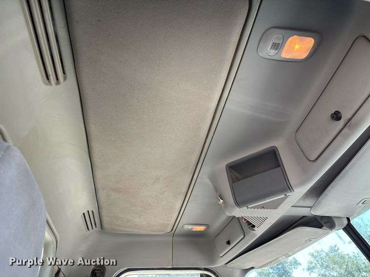 image for item DW7104 2006 Freightliner Columbia semi truck