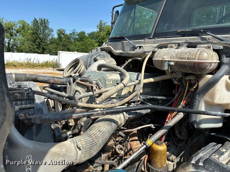 image for item DW7104 2006 Freightliner Columbia semi truck