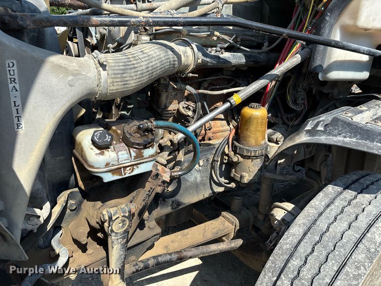 image for item DW7104 2006 Freightliner Columbia semi truck