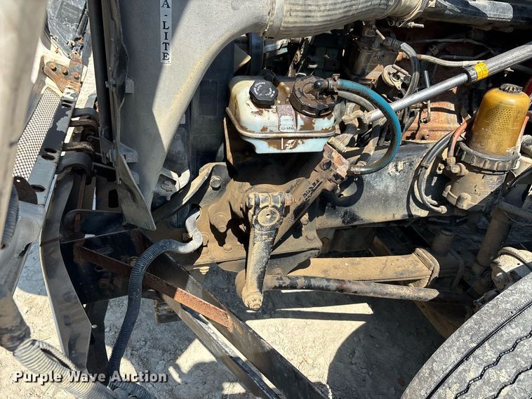 image for item DW7104 2006 Freightliner Columbia semi truck