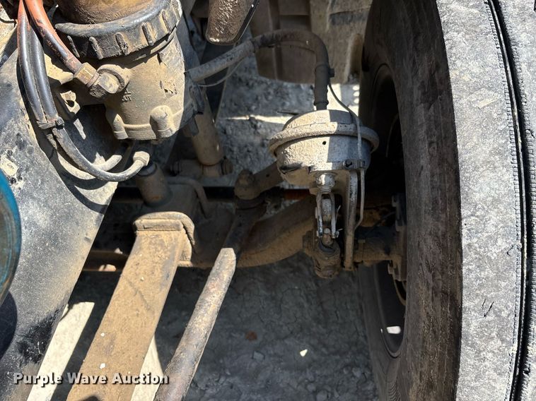 image for item DW7104 2006 Freightliner Columbia semi truck