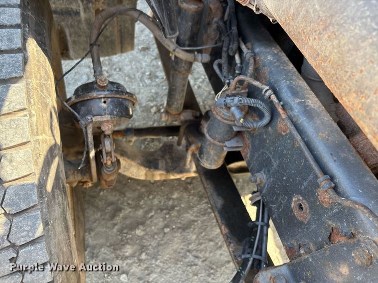 image for item DW7104 2006 Freightliner Columbia semi truck