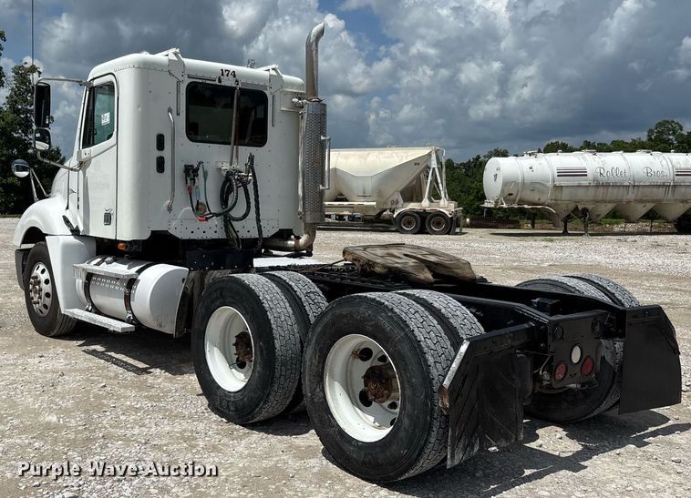 image for item DW7194 2007 Freightliner semi truck