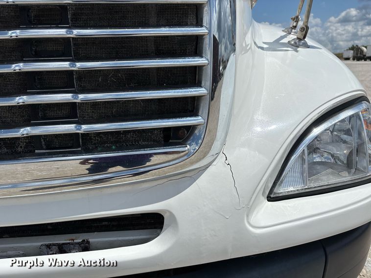 image for item DW7194 2007 Freightliner semi truck