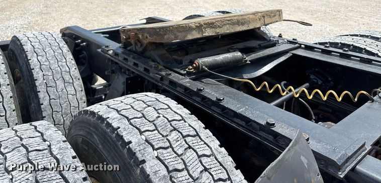 image for item DW7194 2007 Freightliner semi truck