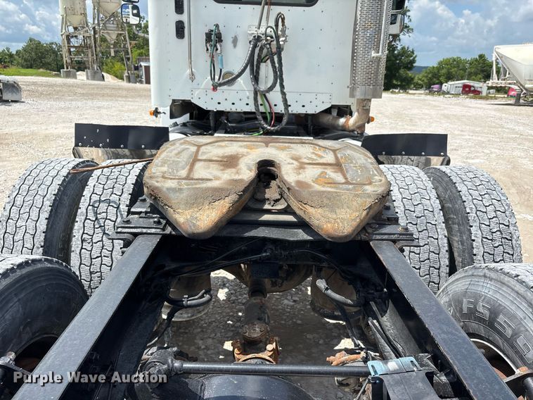 image for item DW7194 2007 Freightliner semi truck