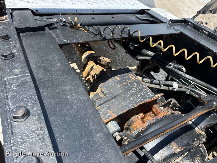 image for item DW7194 2007 Freightliner semi truck