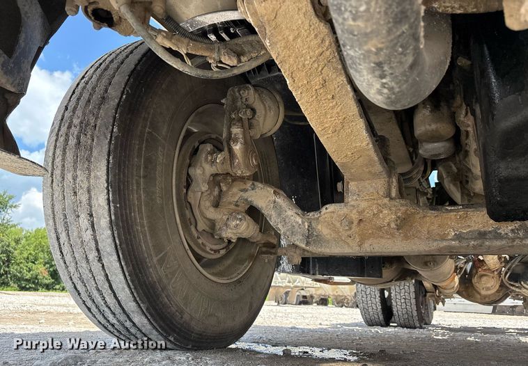 image for item DW7194 2007 Freightliner semi truck