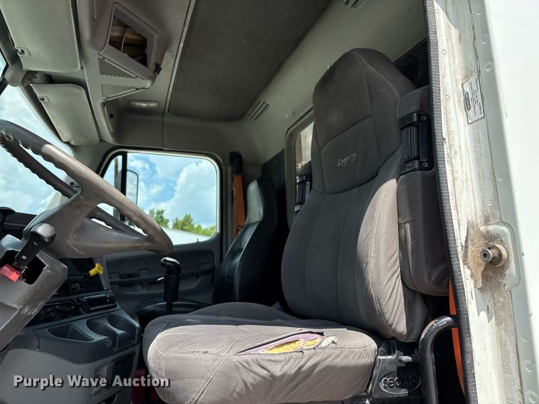 image for item DW7194 2007 Freightliner semi truck