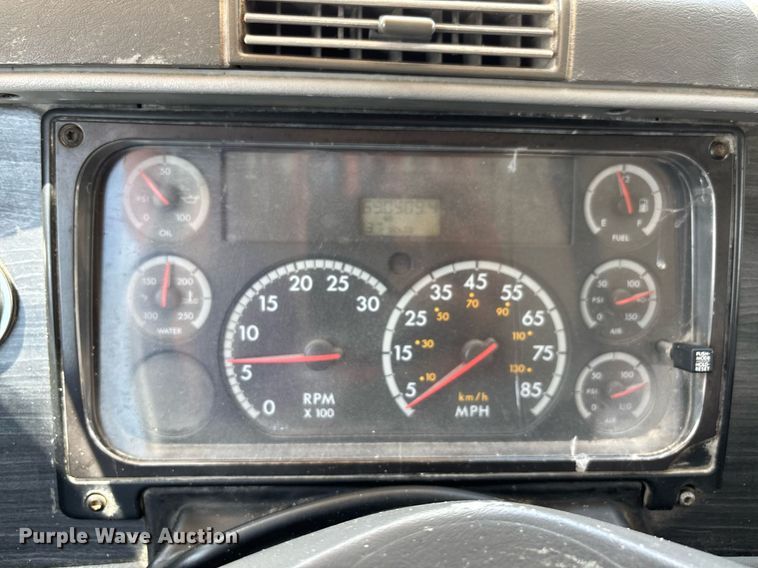 image for item DW7194 2007 Freightliner semi truck