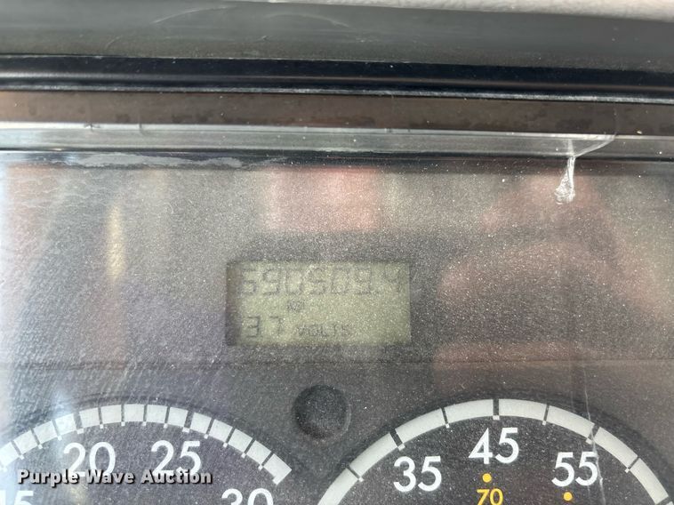 image for item DW7194 2007 Freightliner semi truck