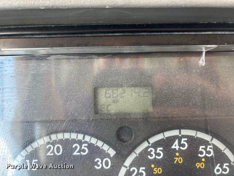 image for item DW7194 2007 Freightliner semi truck