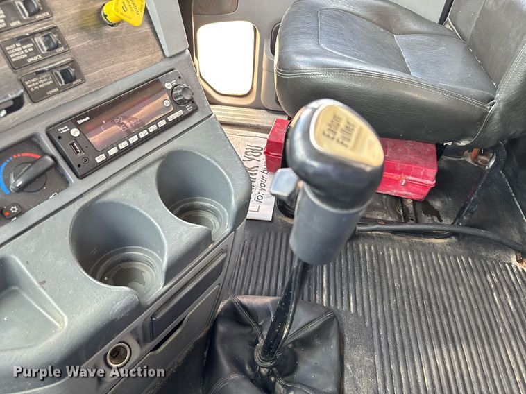 image for item DW7194 2007 Freightliner semi truck