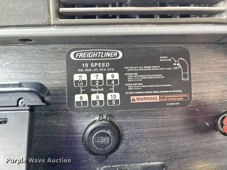 image for item DW7194 2007 Freightliner semi truck